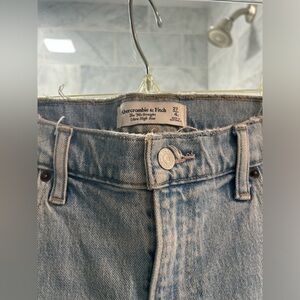 Ultra High Rise 90s Straight Jean